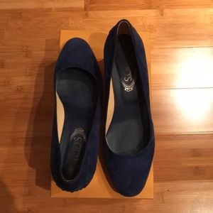Tod’s women’s size 39 gomma decollete suede